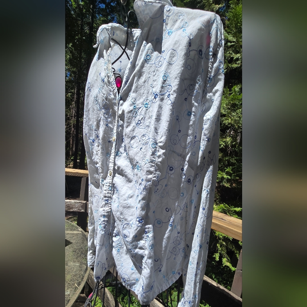 Horny Toad White & Blue Button Down Embroidered Shirt SzM - Picture 5 of 10